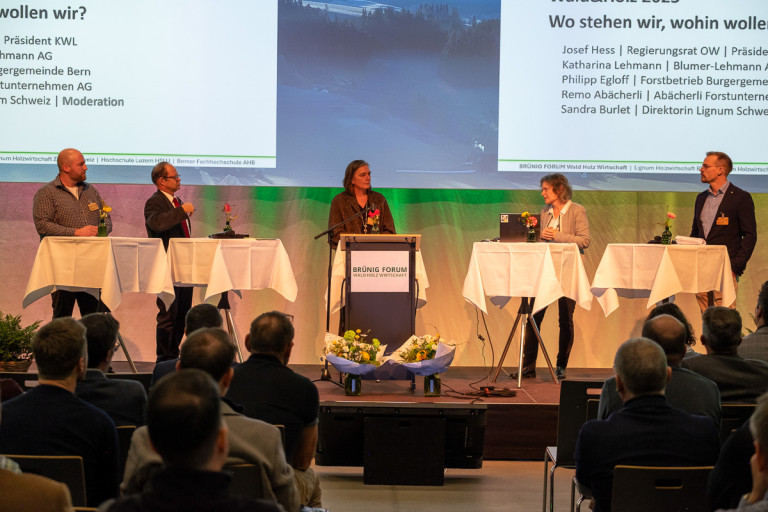 2026.01.30_Bruenig-Forum-Podium-1